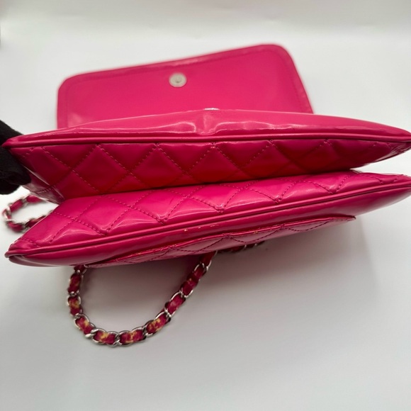 CHANEL - Small Pink Vinyl Lipstick Flap Bag | Fair to Good Condition - Picture 13 of 16